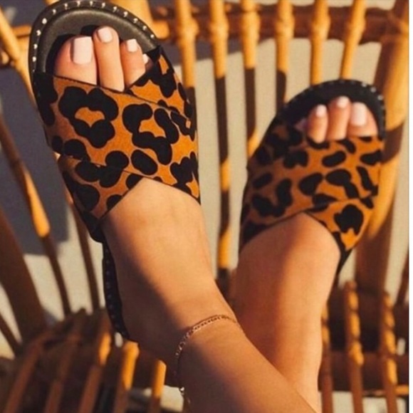 Qupid Leopard Bossy Sandals - Picture 2 of 16